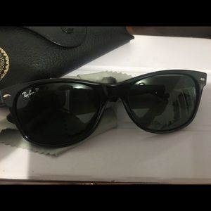 Ray-ban wayfarer • black • polarized